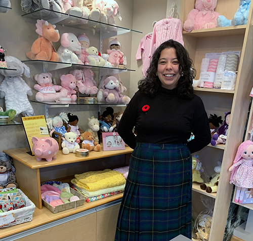 Responsable de la Boutique-Cadeaux, Mayra Orozco